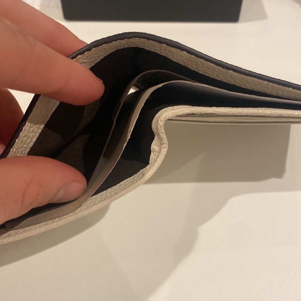 Gucci Print Bifold Wallet White - Picture 3 of 5